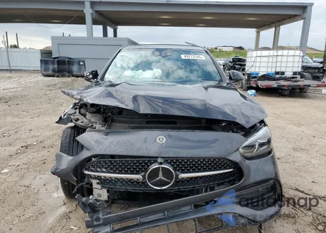 2024 Mercedes-Benz C 300 z USA, uszkodzony, nr VIN W1KAF4GBXRR155221